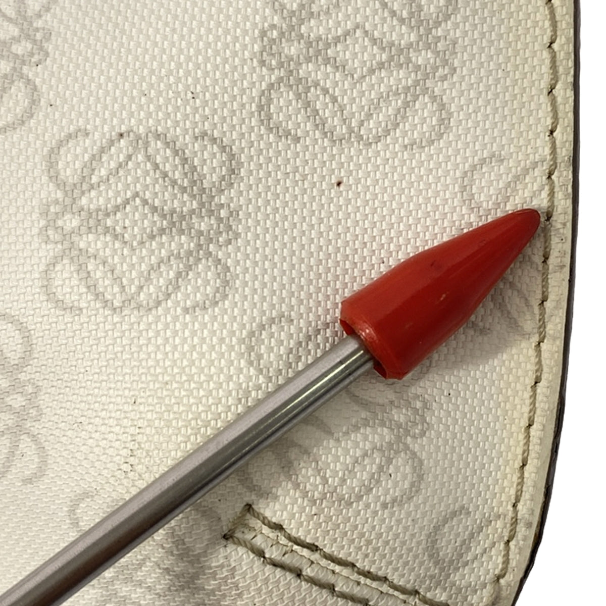 LOEWE / 로에베 | Anagram 로고 리본 체인 파우치 핸드백 | 화이트 | 여성