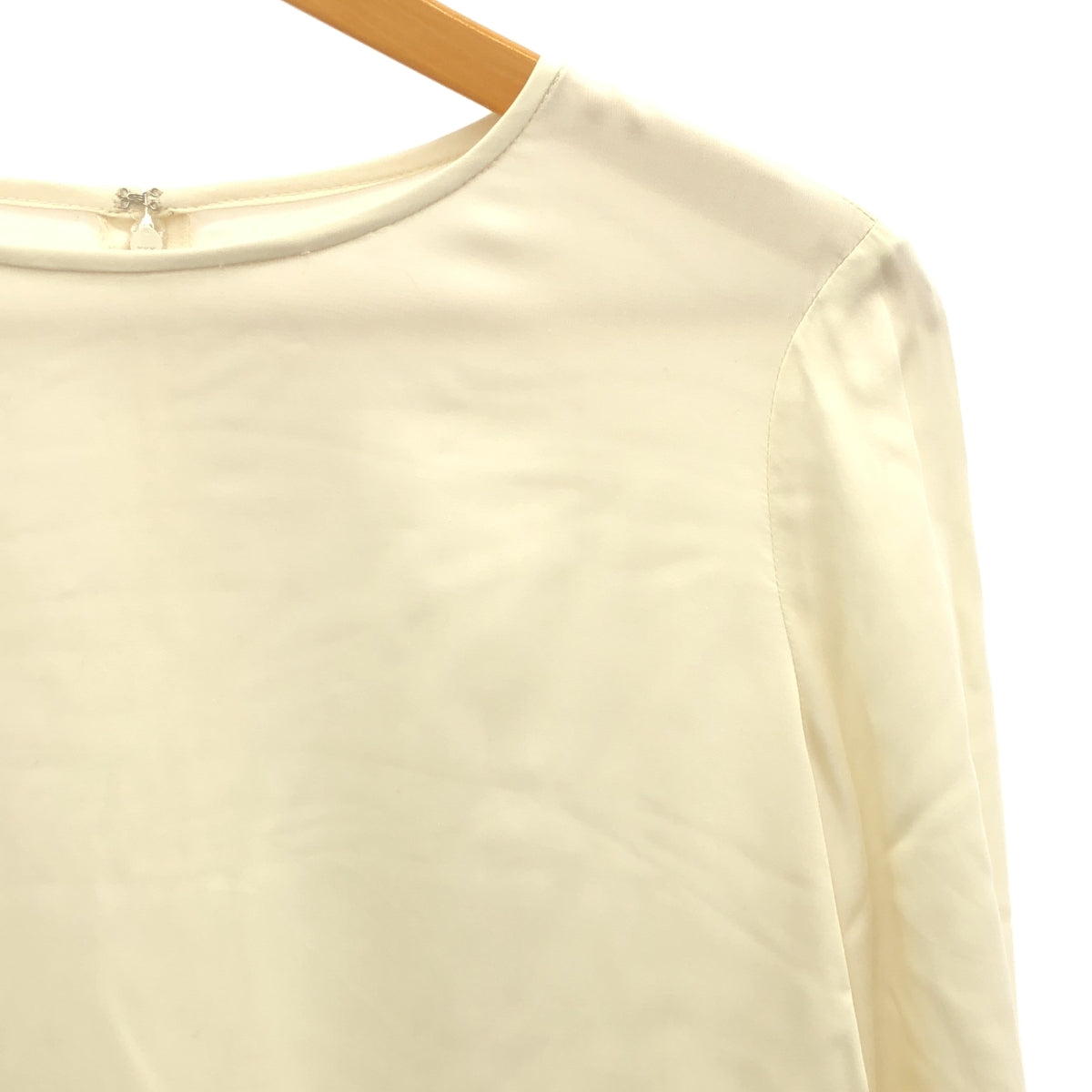 DAMA collection / 더마 콜렉션 | 개더 슬리브 블라우스 | 9R |