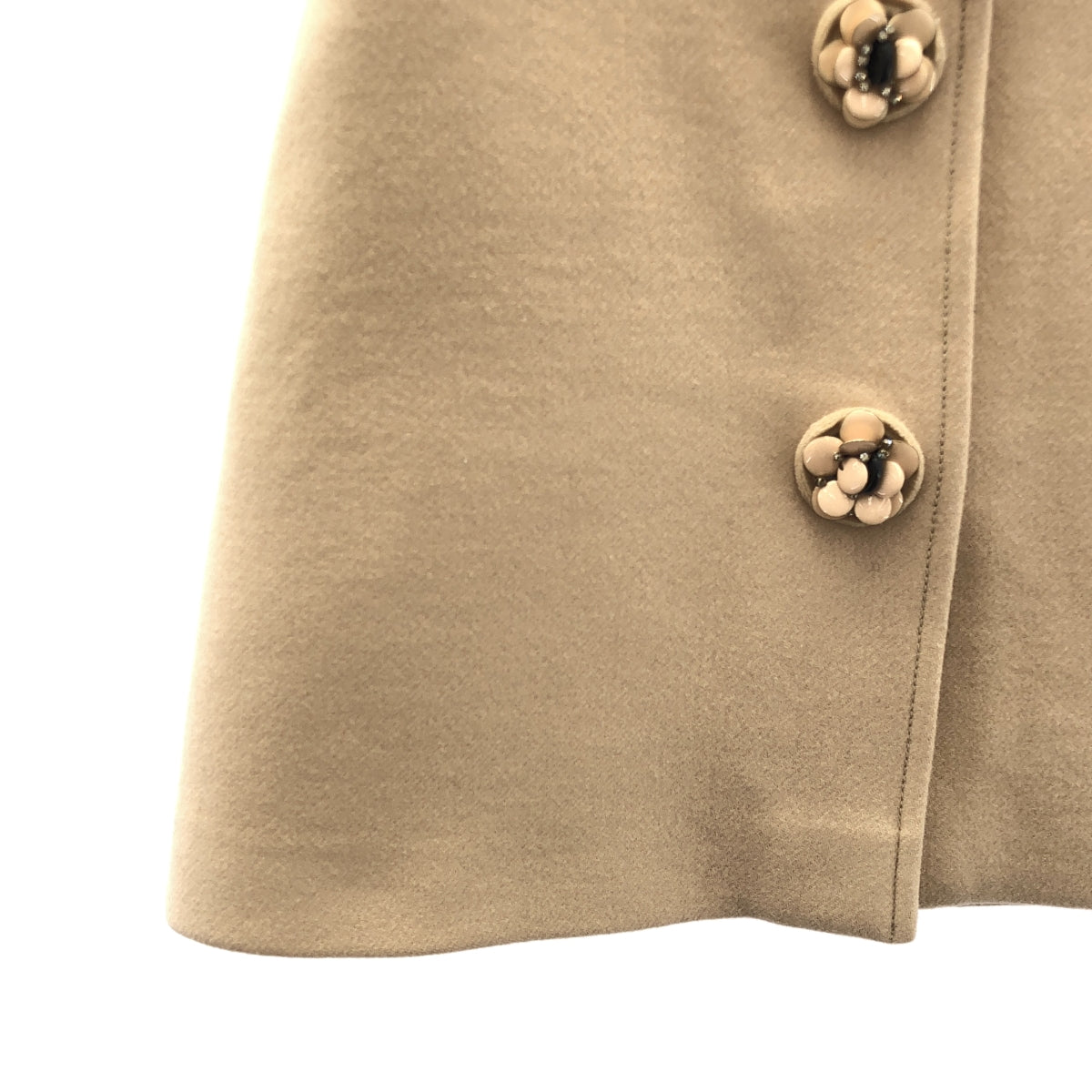 miu miu / 뮤 뮤 | 플라워 버튼 울 스커트 | 38 | 베이지 | 여성