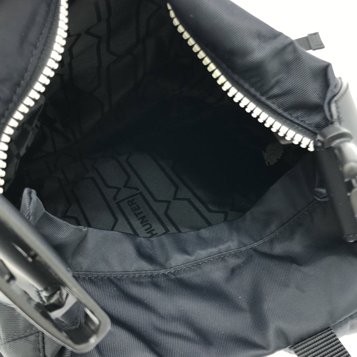 HUNTER | Original backpack with side zipper pocket |