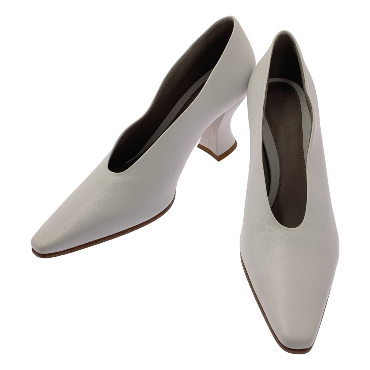 BOTTEGA VENETA ボッテガ　アーモンドヒールパンプス　黒　37 24 BOTTEGA VENETA ボッテガ アーモンドヒールパンプス 黒 37 24