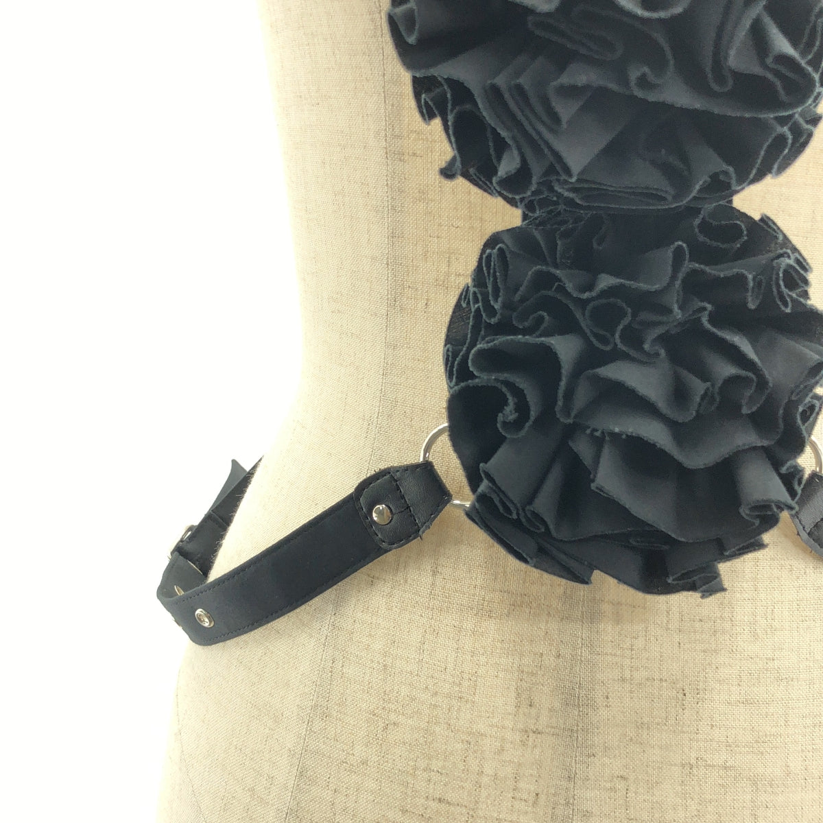 noir kei ninomiya / ノワールケイニノミヤ | 2023SS | プリーツ フラワー ハーネス | M | レディース