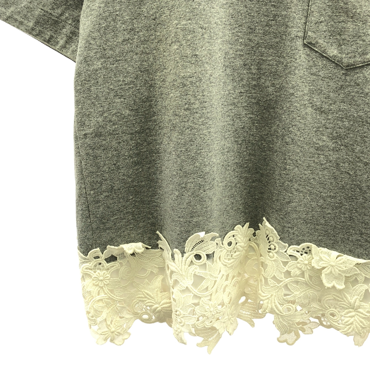 sacai | Lace Trim Cotton Jersey Cotton Lace Pocket T-shirt | 2 | Women's