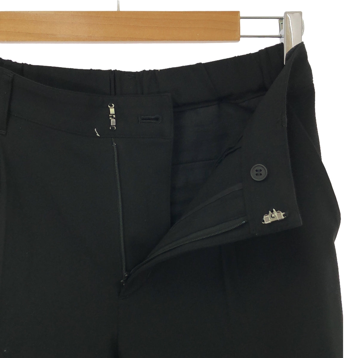 loin. / ロワン | tapered pants レーヨン混 ストレッチ タック テーパードパンツ | 36 | ブラック | レディース