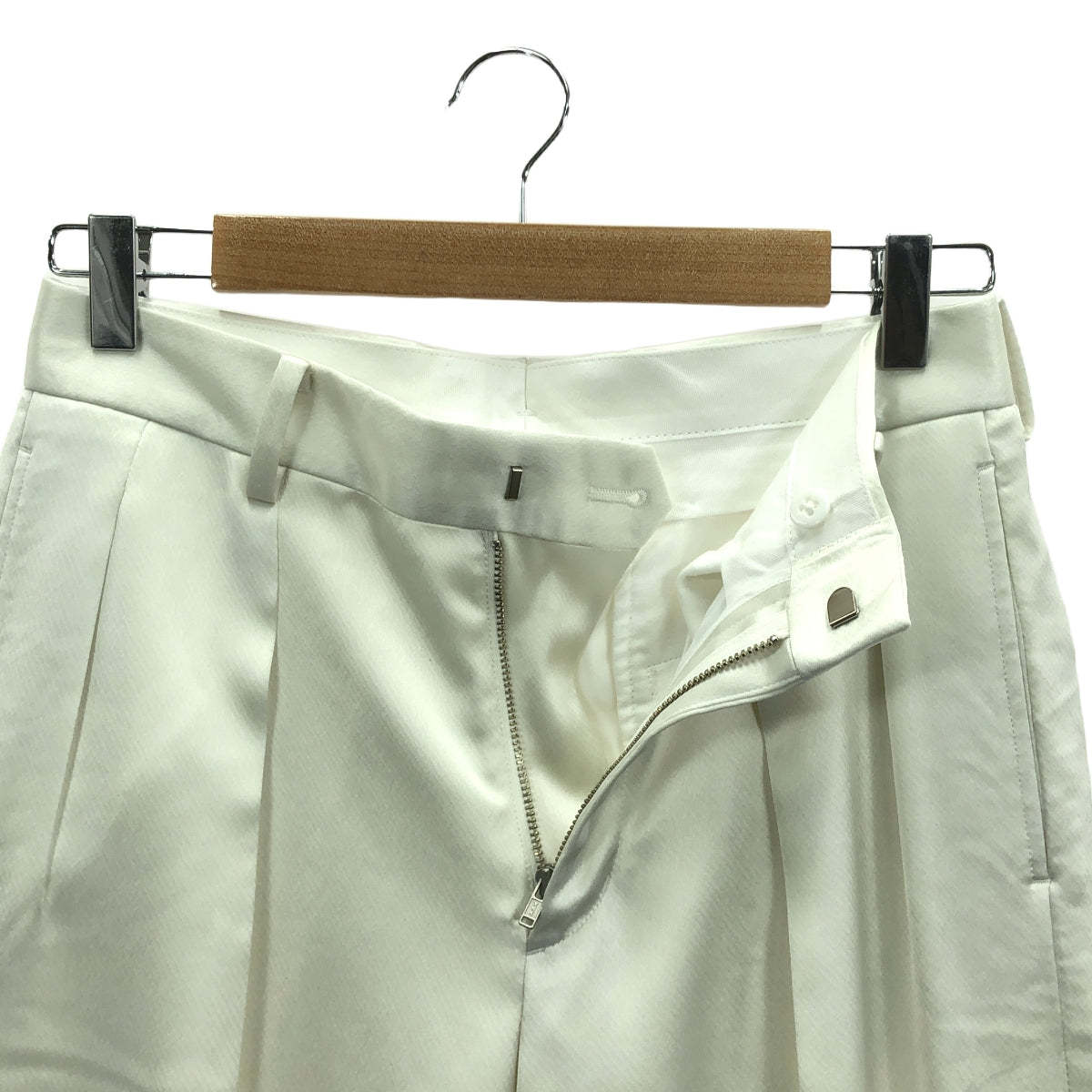 【美品】  DRESSEDUNDRESSED / ドレスドアンドレスド | 2024SS | Hammered Satin Loose Tailored Trousers ハンマーサテン ルーズテーラード パンツ | 1 | ホワイト | メンズ