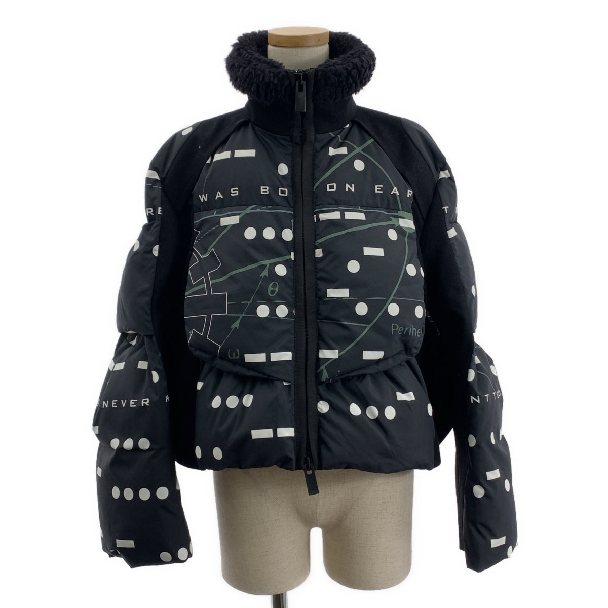 sacai / サカイ | 2023AW | × INTERSTELLAR / PRIMALOFT / プリマロフト 総柄 ロゴ ボア 異素材 切替 オーバー ジャケット ブルゾン | 2 | レディース