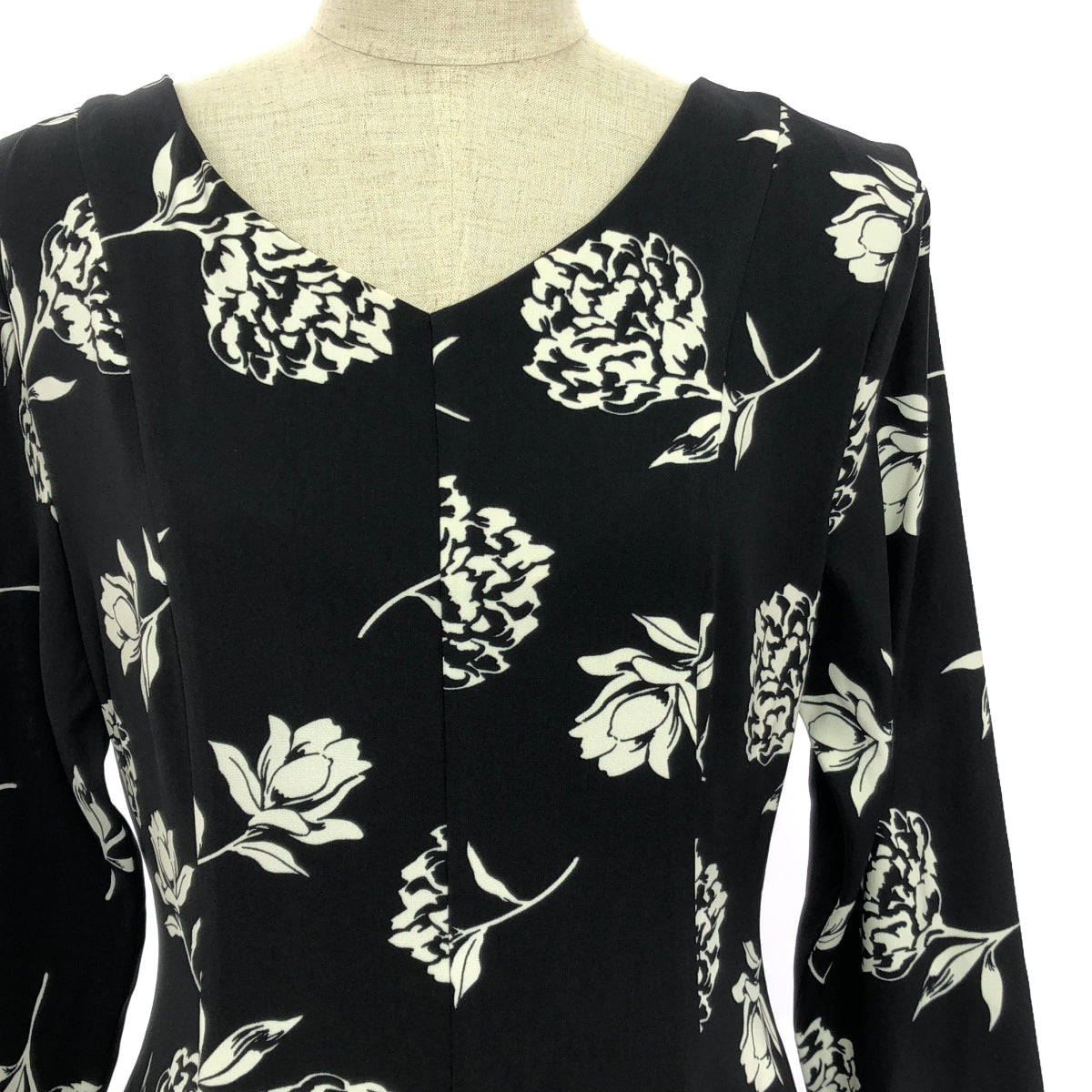JENNE | Luxe Flare Dress | M | Black/White | Women's