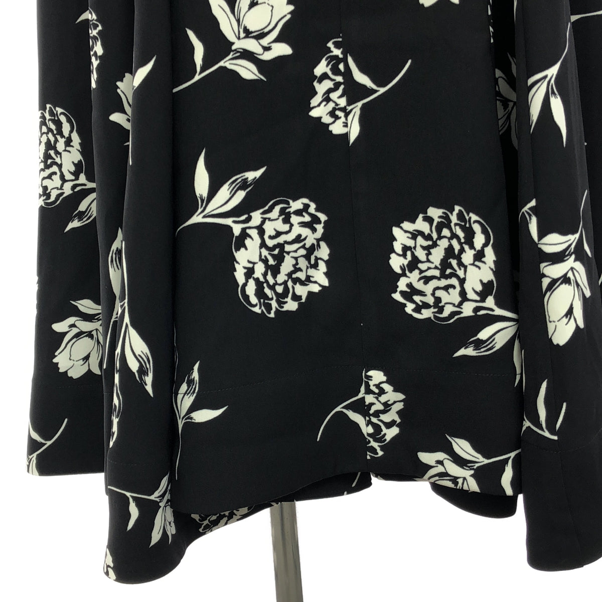JENNE | Luxe Flare Dress | M | Black/White | Women's