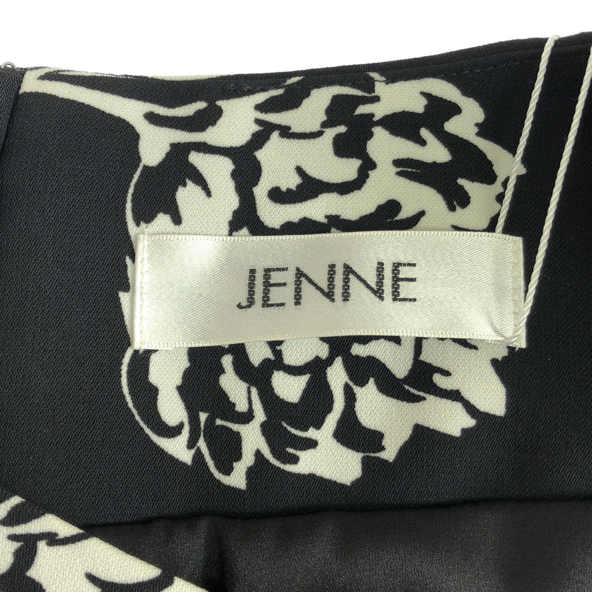JENNE | Luxe Flare Dress | M | Black/White | Women's