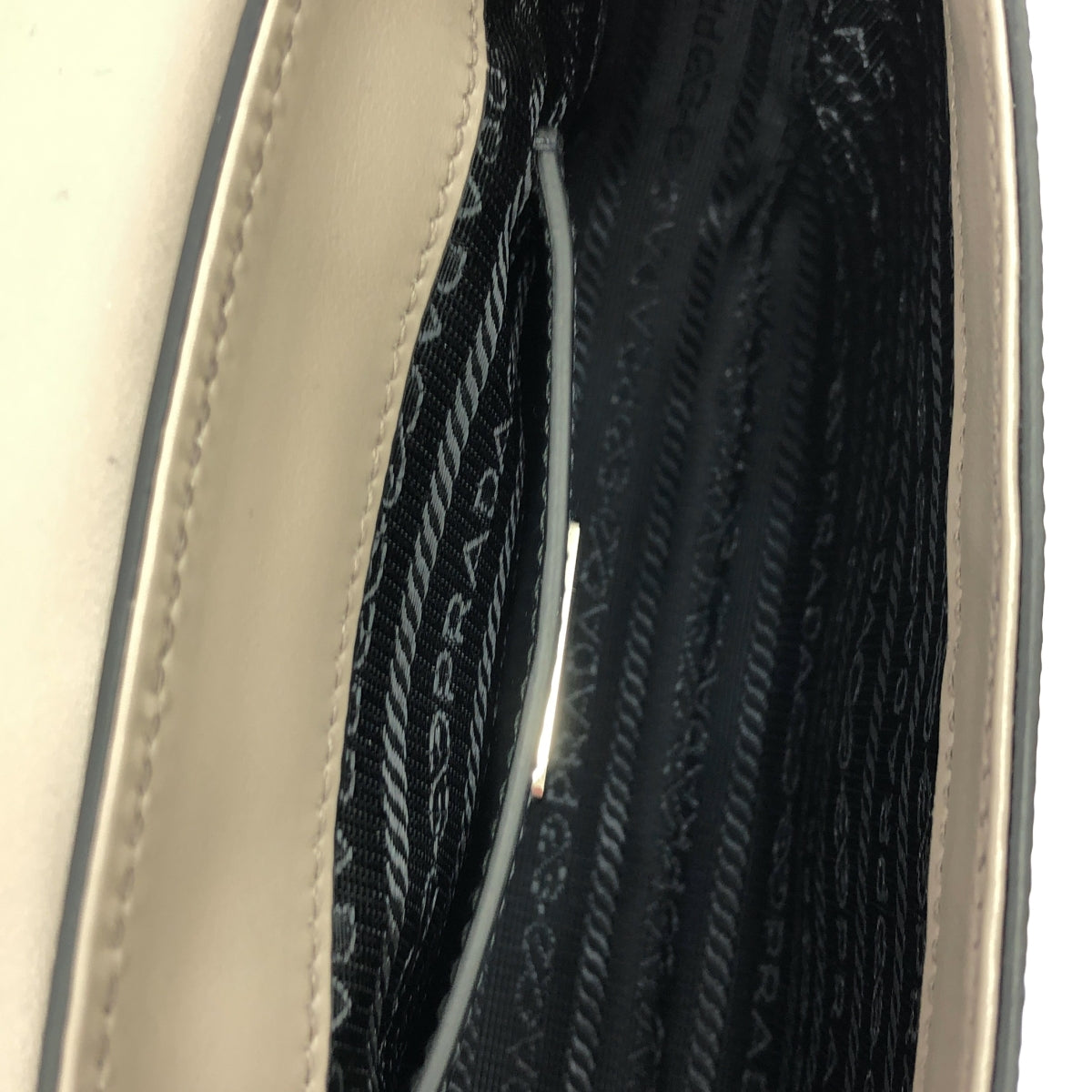 【新品】 PRADA / プラダ | Triangle Logo Saffiano Leather shoulder bag ショルダーバッグ | グレージュ | メンズ