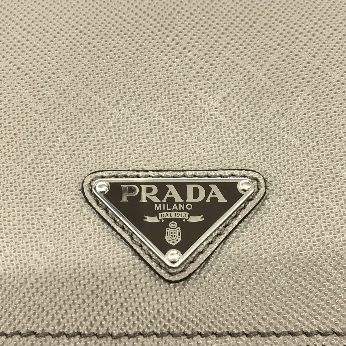 【新品】 PRADA / プラダ | Triangle Logo Saffiano Leather shoulder bag ショルダーバッグ | グレージュ | メンズ