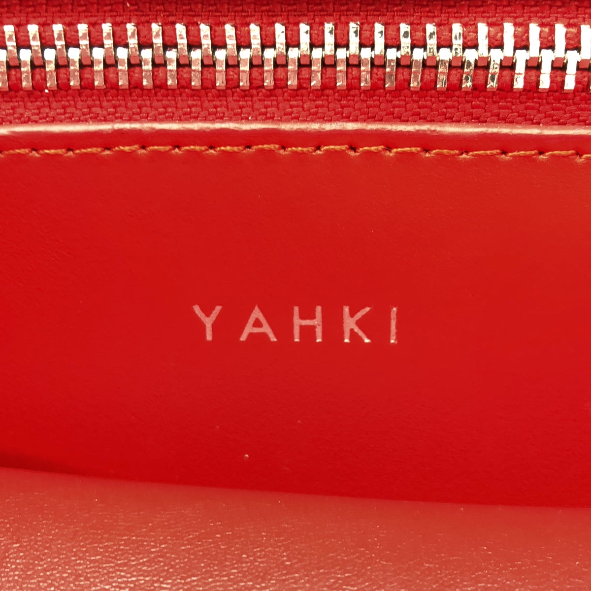YAHKI / Yaki | Square leather shoulder bag |