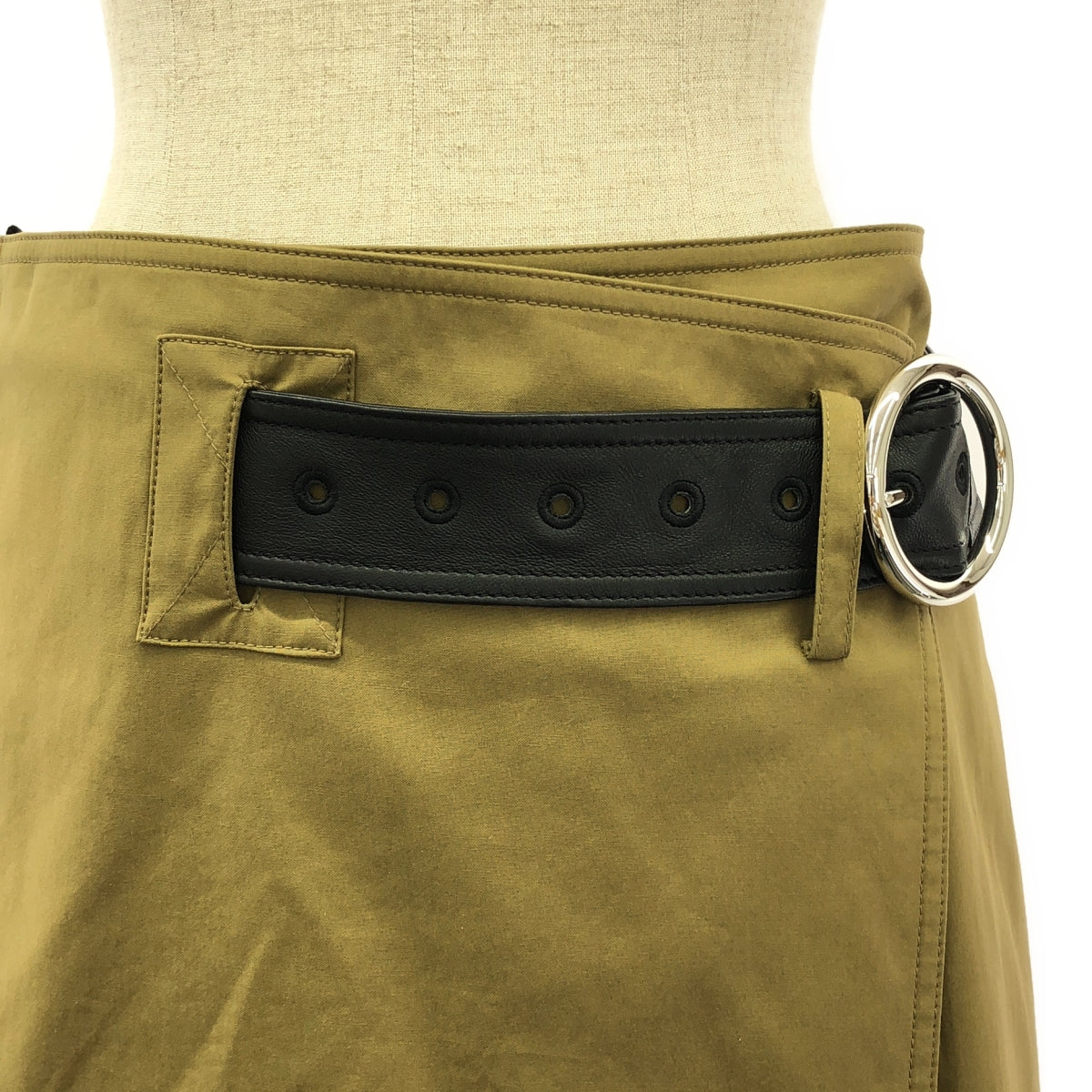 【美品】  CELINE / セリーヌ | 2018AW | フィービー期 レザーベルテッド バックスリット ラップスカート / 総裏地 | 36 | カーキ系 | レディース