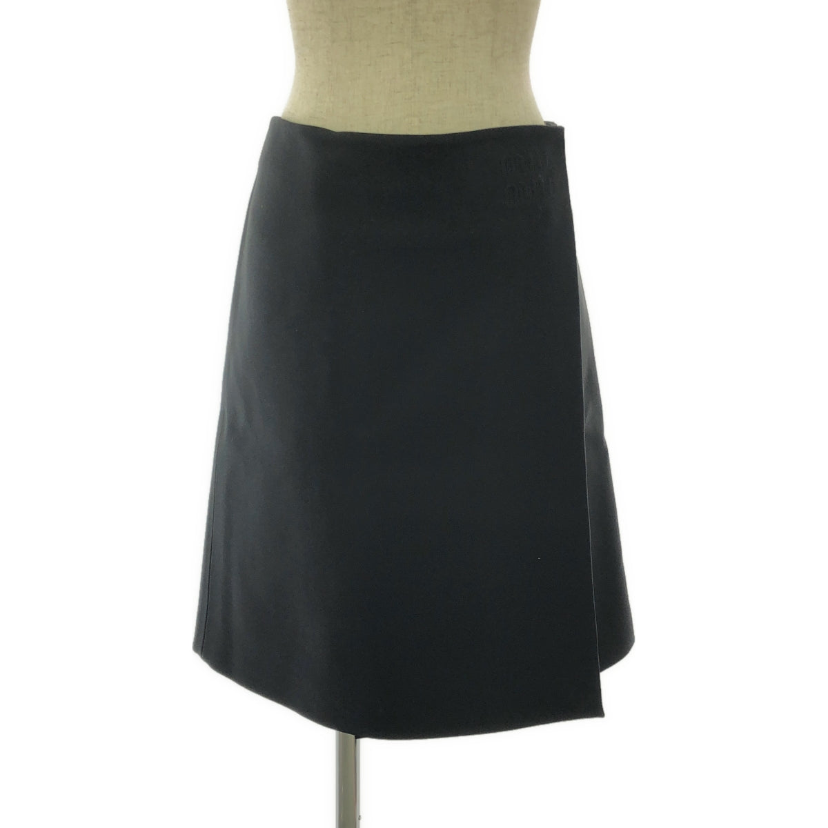【美品】  miu miu / ミュウミュウ | 2023SS | フロントロゴ ラップ スカート / 総裏地 | 40 | ブラック | レディース