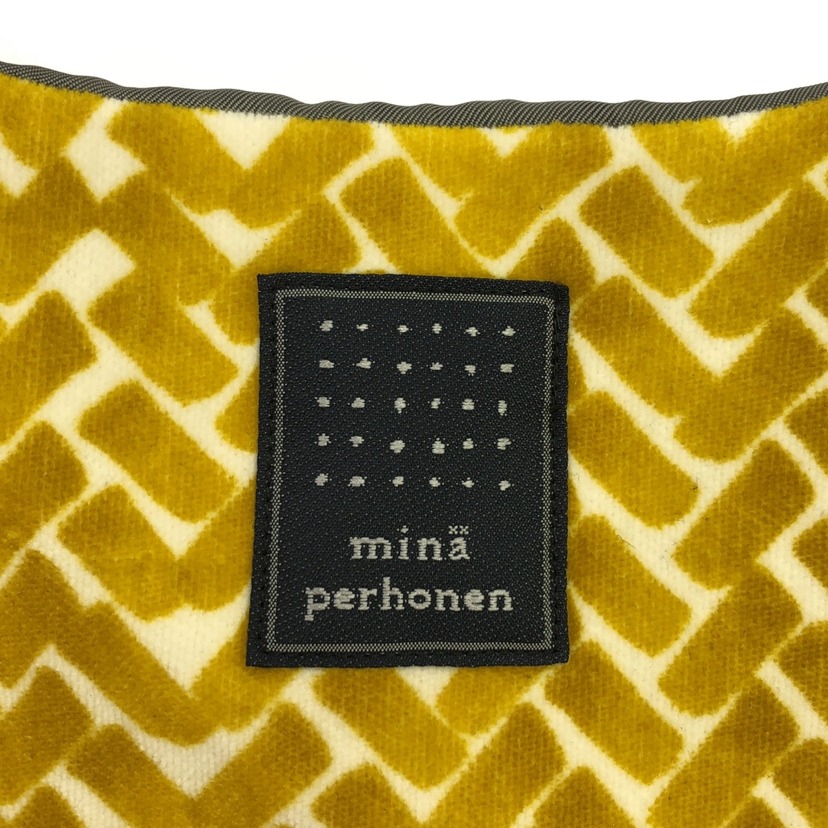 mina perhonen / 미나펠호넨 | Swan Lake / egg bag / 총무늬 에그 핸드백 |