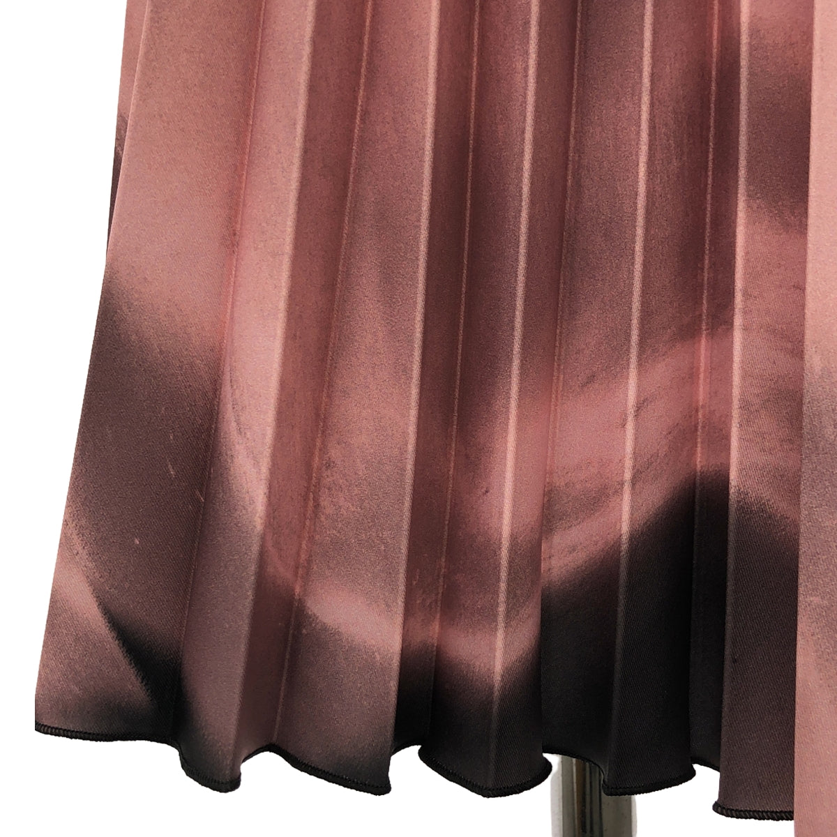 Off-White / オフホワイト | Pink Graphic Print Pleated Midi Skirt / サイドジップ プリーツ スカート | 42 | ブラック/ピンク | レディース
