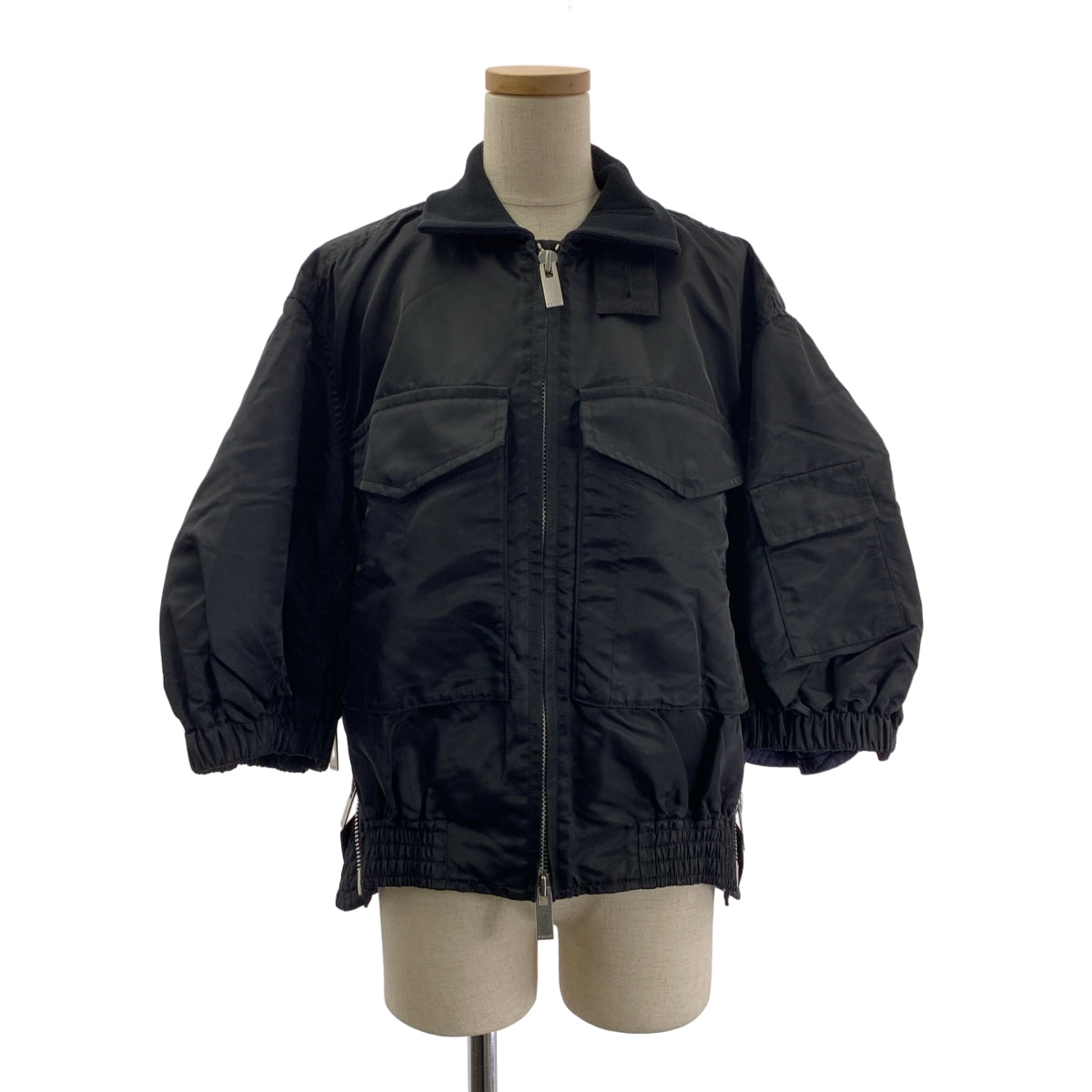 sacai 2848 ブラックナイロンジャケット Black Nylon Twill Bomber Jacket by sacai on Sale