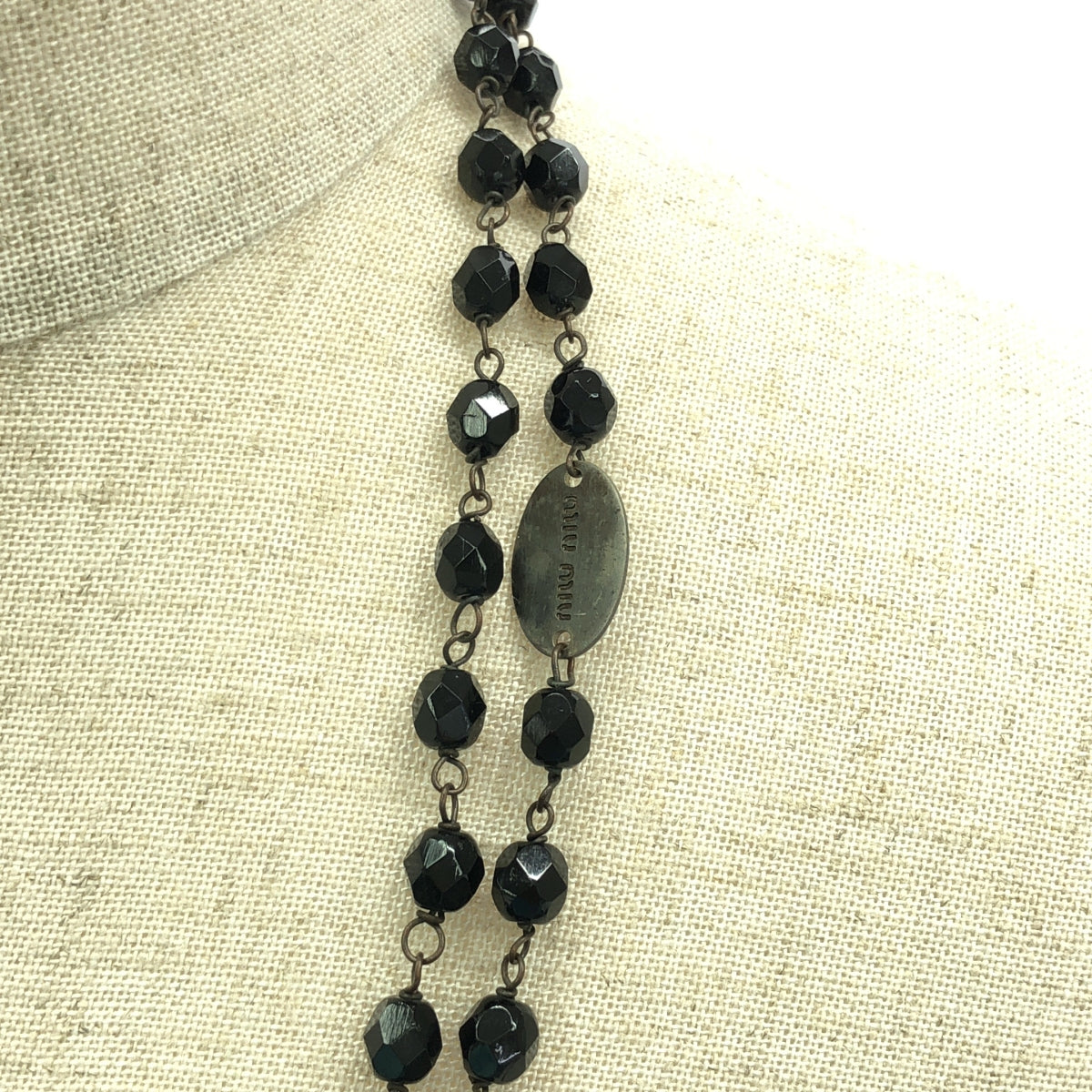 miu miu / 뮤 뮤 | BLACK STONE NECKLACE / 블랙 스톤 롱 목걸이 |