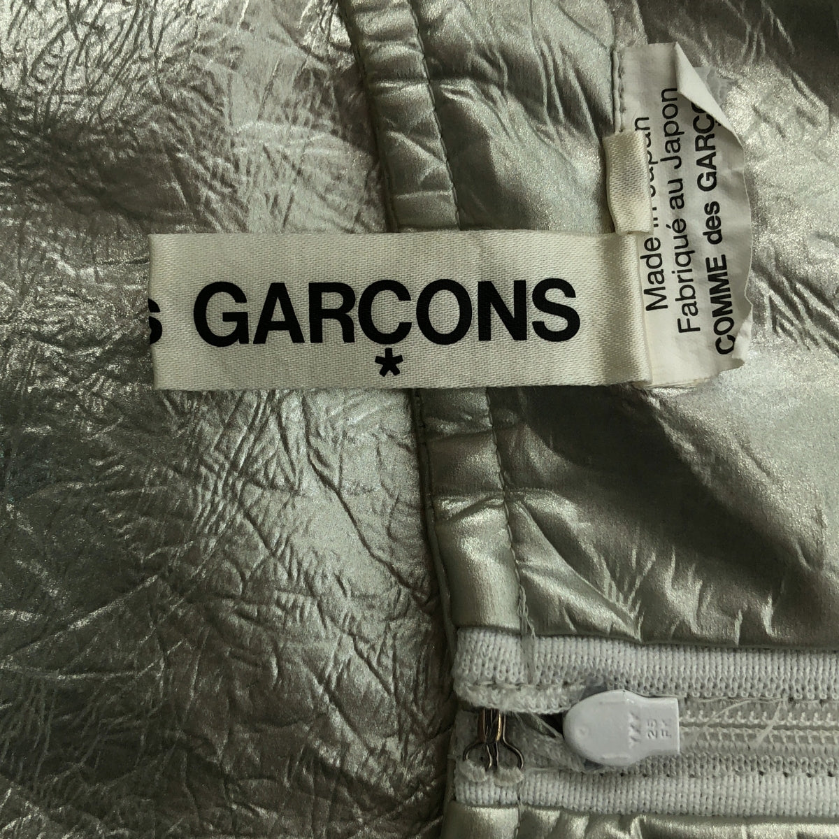 COMME des GARCONS / コムデギャルソン | 2017AW | フェイクレザー メタリック 断ち切り プリーツ ワンピース | S | レディース