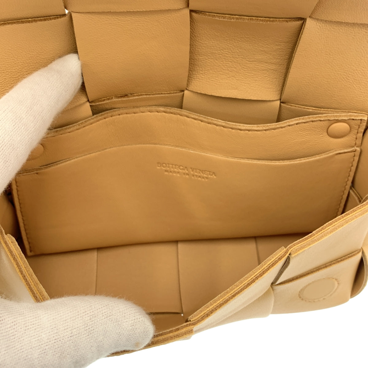 [狀況極佳] BOTTEGA VENETA | CASSETTE 斜背包 | 米色 | 女款
