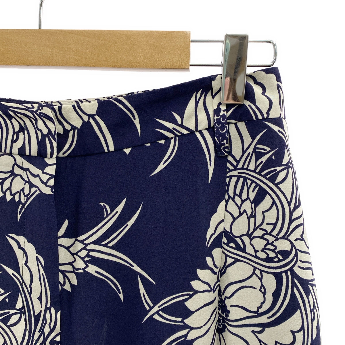 PRADA / プラダ | シルク 総柄 フラワー プリント テーパード パンツ | 38S | ネイビー/ホワイト | レディース