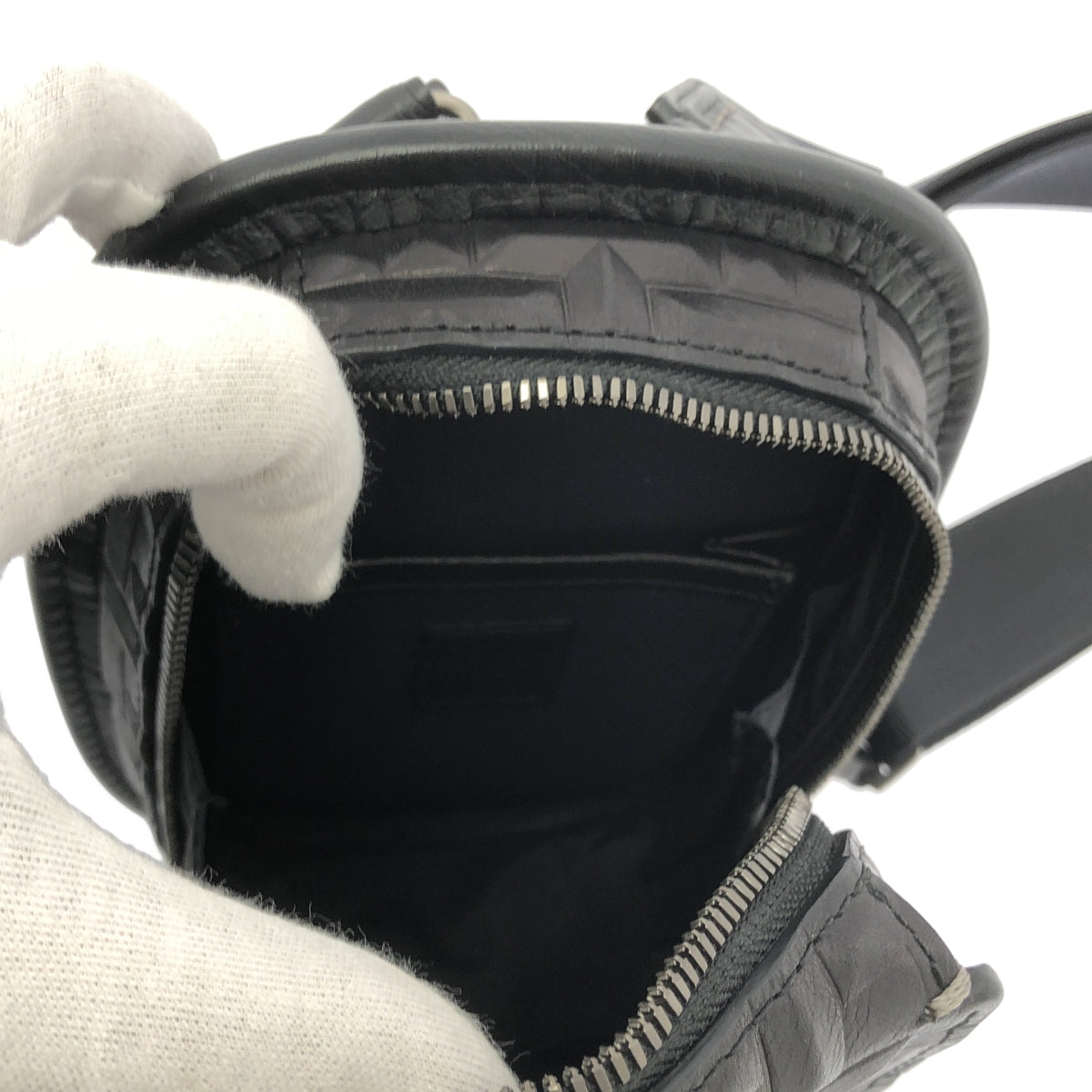 [狀況極佳] Tsuchiya 包 | TSUCHIYA 迷你單肩包（標誌性凸起設計）| 黑色 | 女款