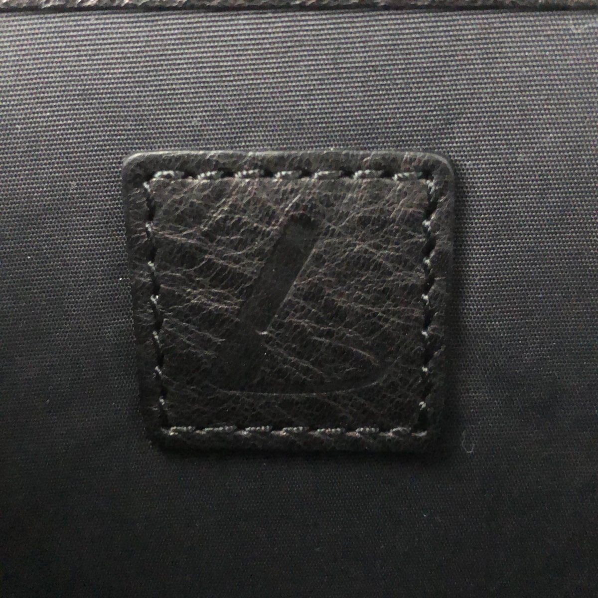 [狀況極佳] Tsuchiya 包 | TSUCHIYA 迷你單肩包（標誌性凸起設計）| 黑色 | 女款