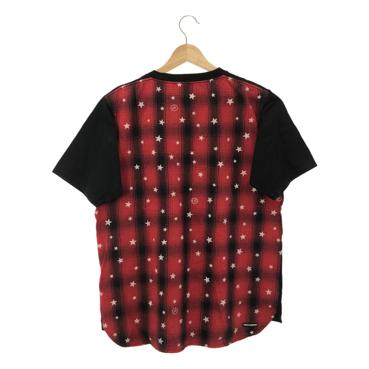 uniform experiment / ユニフォームエクスペリメント | バックチェック 切替 ロゴプリント Tシャツ | 2 | ブラック / レッド | メンズ