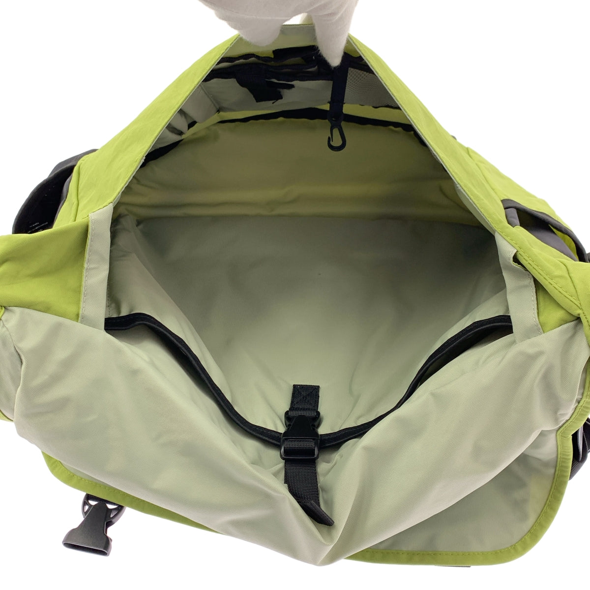 【미품】 SEDAN ALL-PURPOSE / 세단 올퍼포즈 | Overdyed Nylon Messenger Bag 메신저 백 | 남성