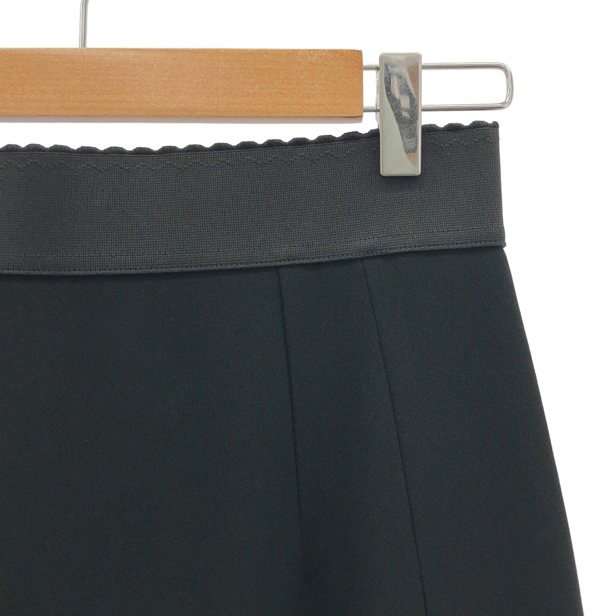 [狀況極佳] DOLCE &amp; GABBANA | 人造絲喇叭裙 | 尺寸 40 | 黑色 | 女款