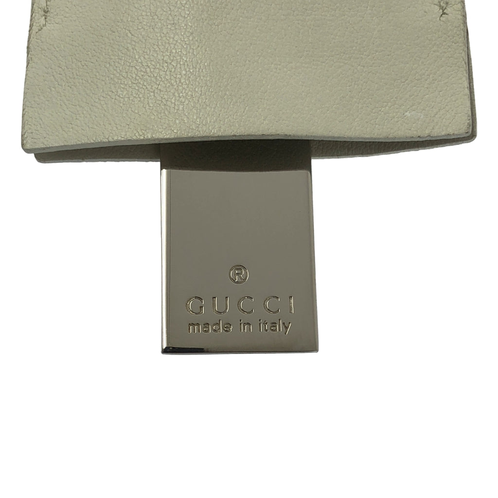 GUCCI / 구찌 | 가죽 키 크로 셰트 플레이트 키 링 | 화이트 / 실버 | 여성