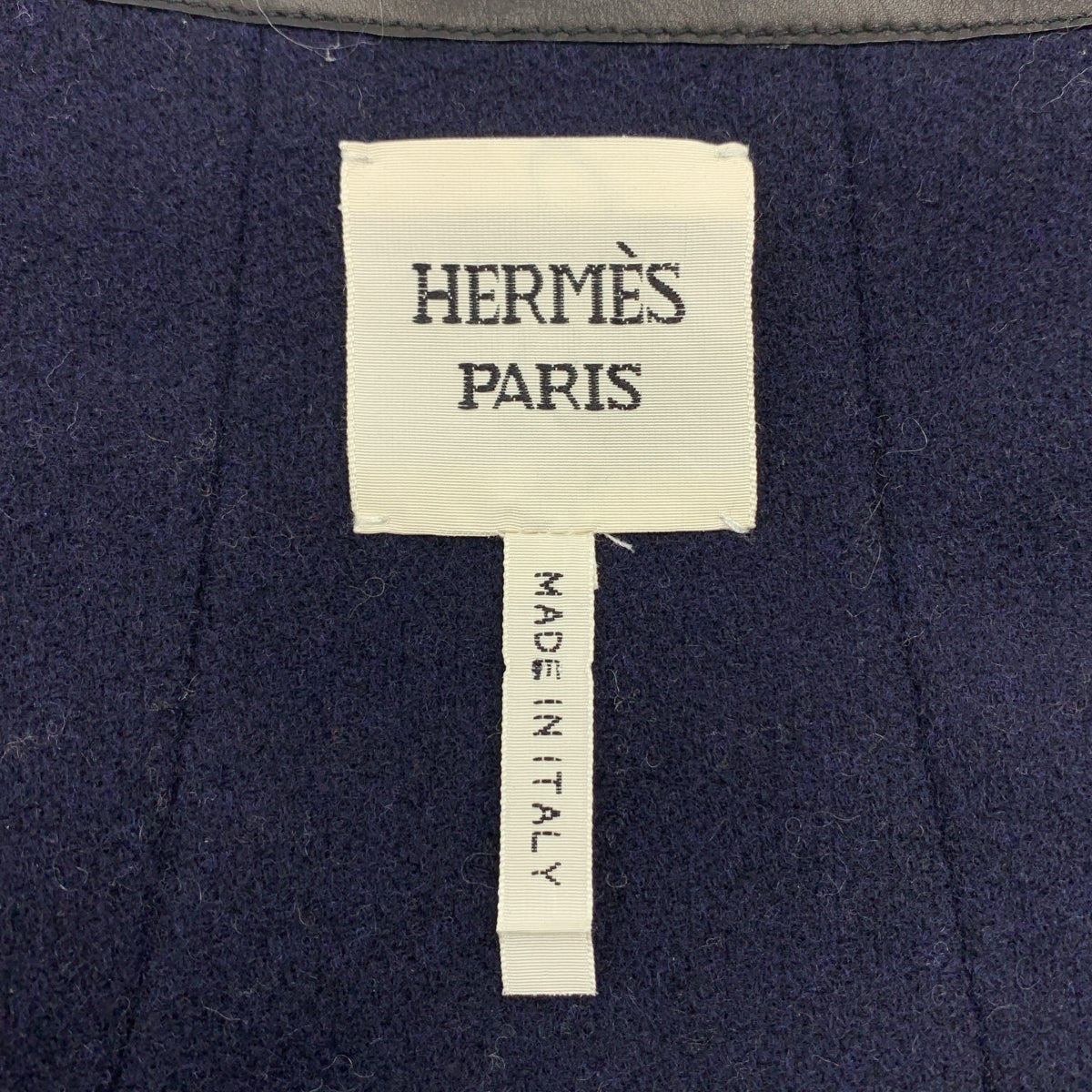 [狀況極佳] 愛馬仕 | 小牛皮穿孔大衣 | 尺寸 34 | 黑色 | 女款