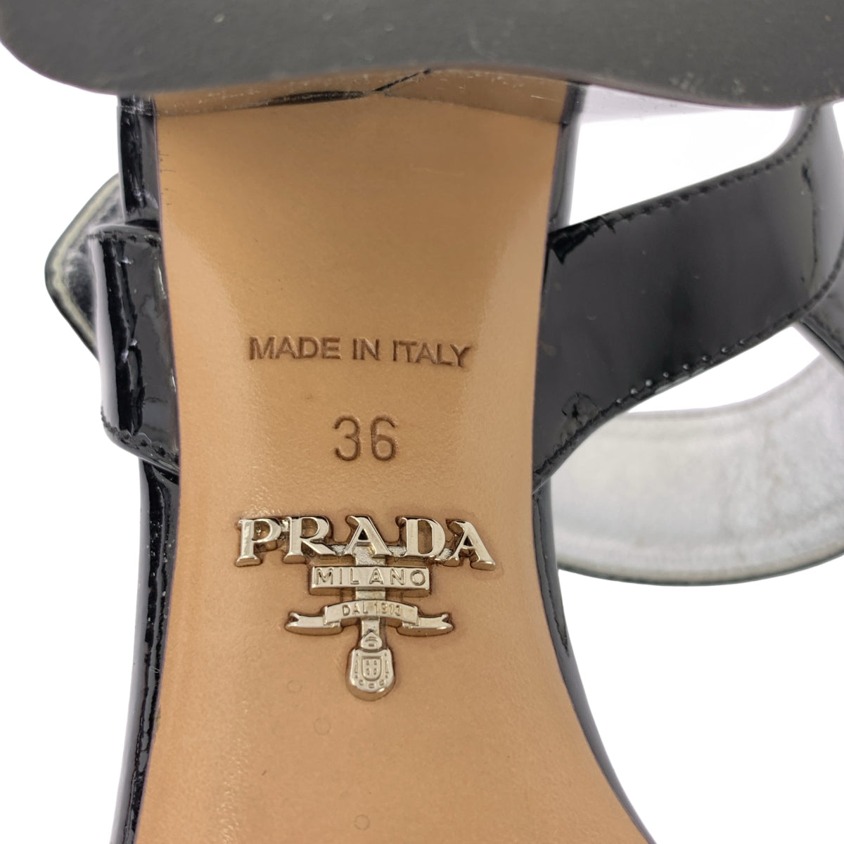 PRADA / プラダ | パテントレザー バックル サンダル | 36 | レディース