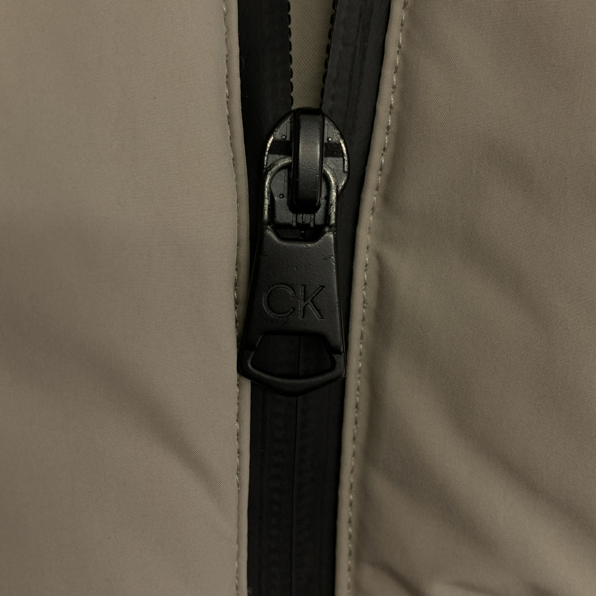 CALVIN KLEIN / カルバンクライン | ロゴパッチ フルジップ ダウンジャケット フーディ | S |