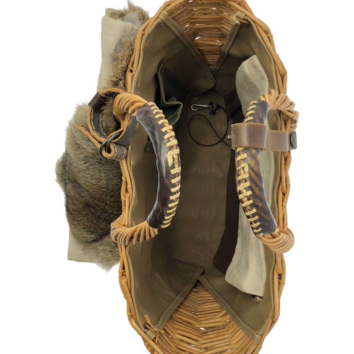 ebagos | 兔毛包覆紅色藤編籃包，配皮革提把 | 自然色 | 女款