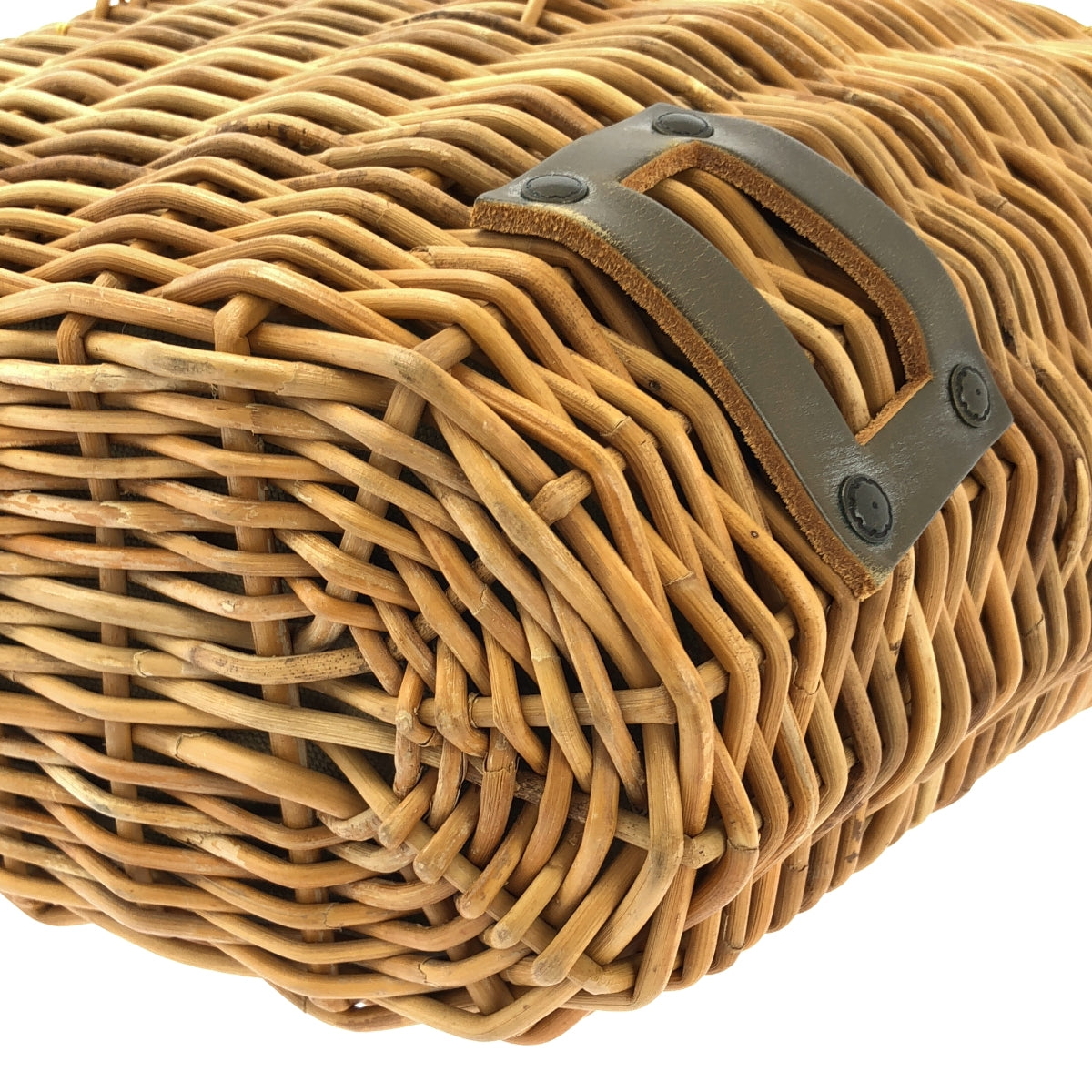 ebagos | 兔毛包覆紅色藤編籃包，配皮革提把 | 自然色 | 女款