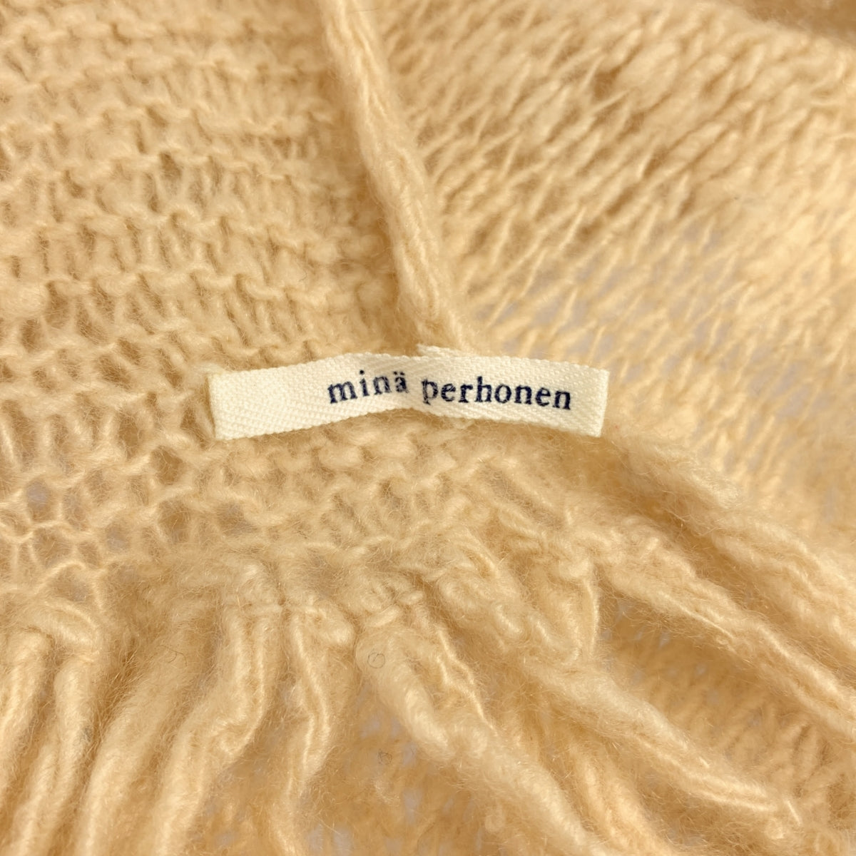 mina perhonen / 미나페르호넨 | fluffy 로우 게이지 프린지 머플러 | 베이지