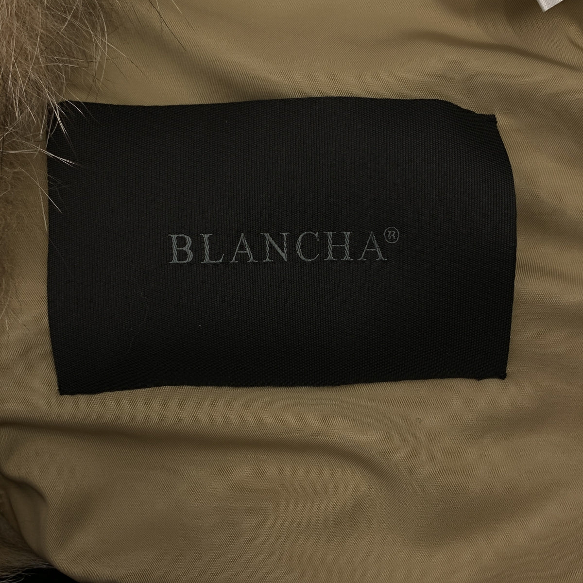 BLANCHA | 真皮草軍裝夾克，搭配絎縫內襯 | 尺寸 38 | 女款