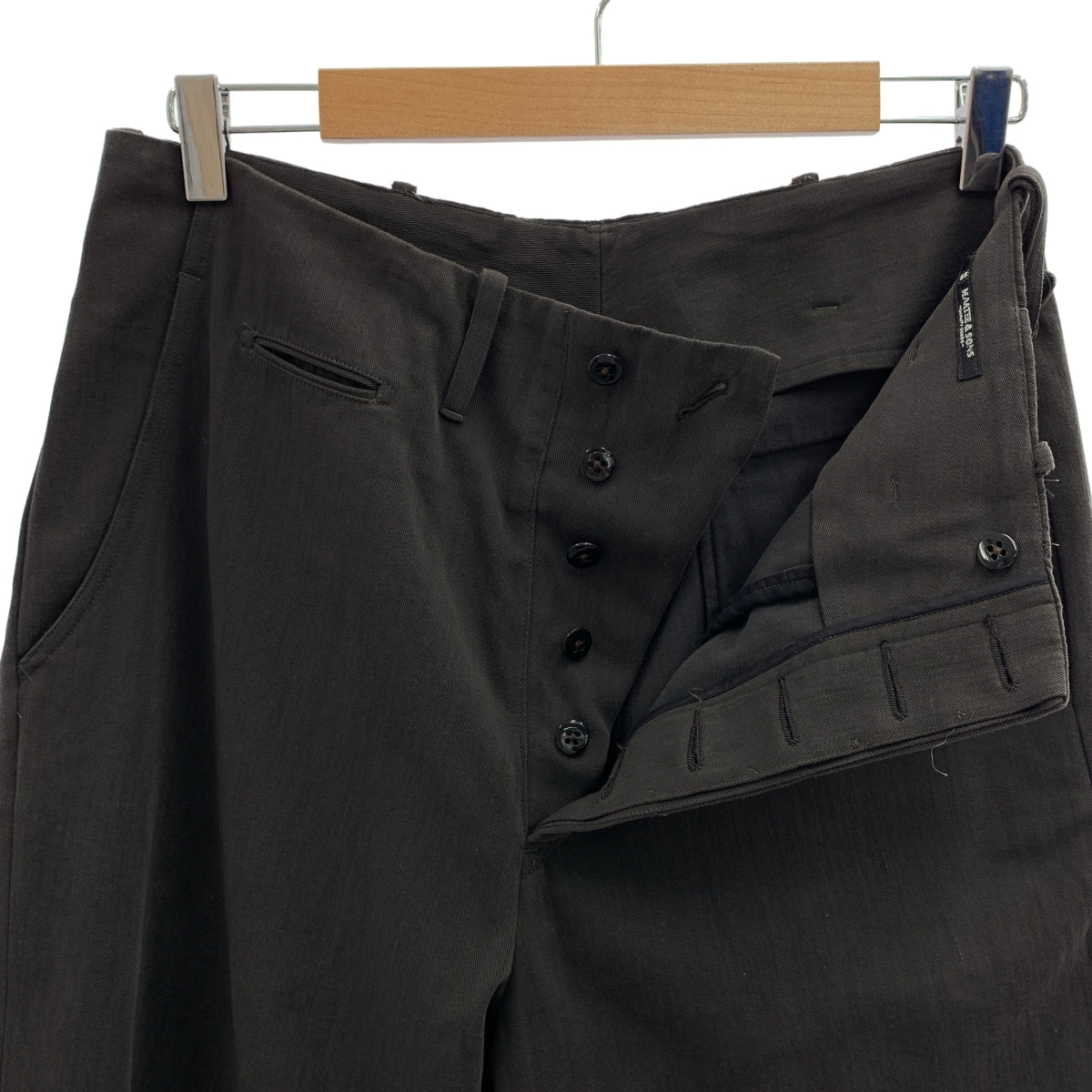 MAATEE&SONS / マーティー&サンズ | SMOOTH CHINO TROUSER / ワイド チノトラウザーズ パンツ | 1 | チャコールグレー系 | メンズ