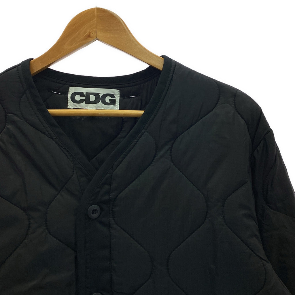 CDG by Comme des Garcons. / シーディージー コムデギャルソン | × Alpha Industries ロゴプリント キルティングジャケット | M | ブラック | メンズ