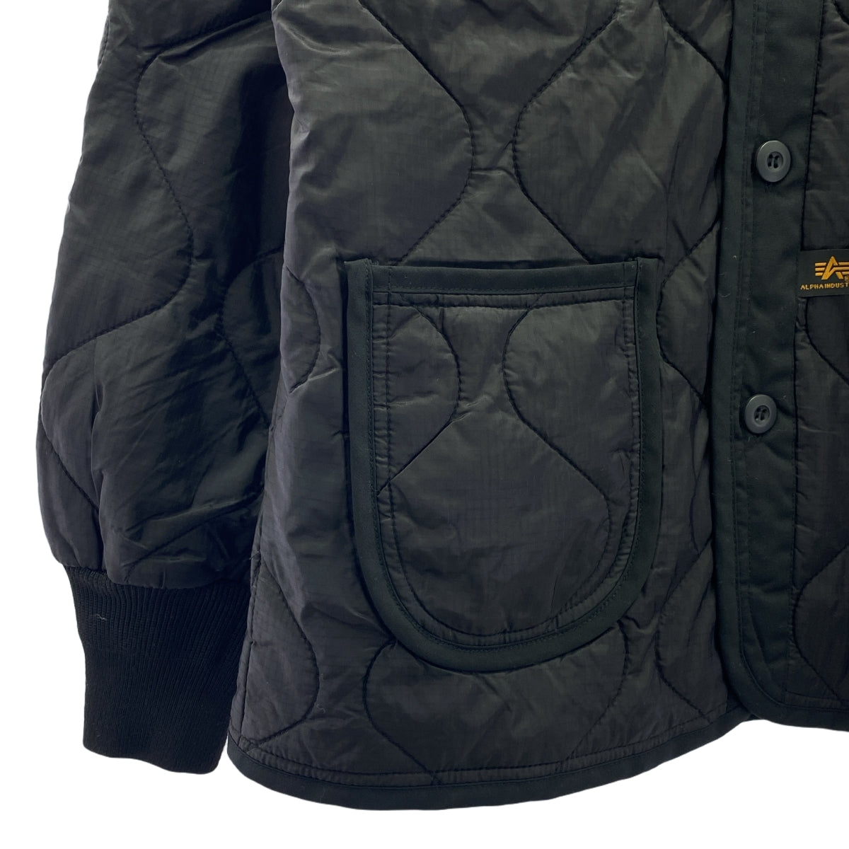 CDG by Comme des Garcons. / シーディージー コムデギャルソン | × Alpha Industries ロゴプリント キルティングジャケット | M | ブラック | メンズ