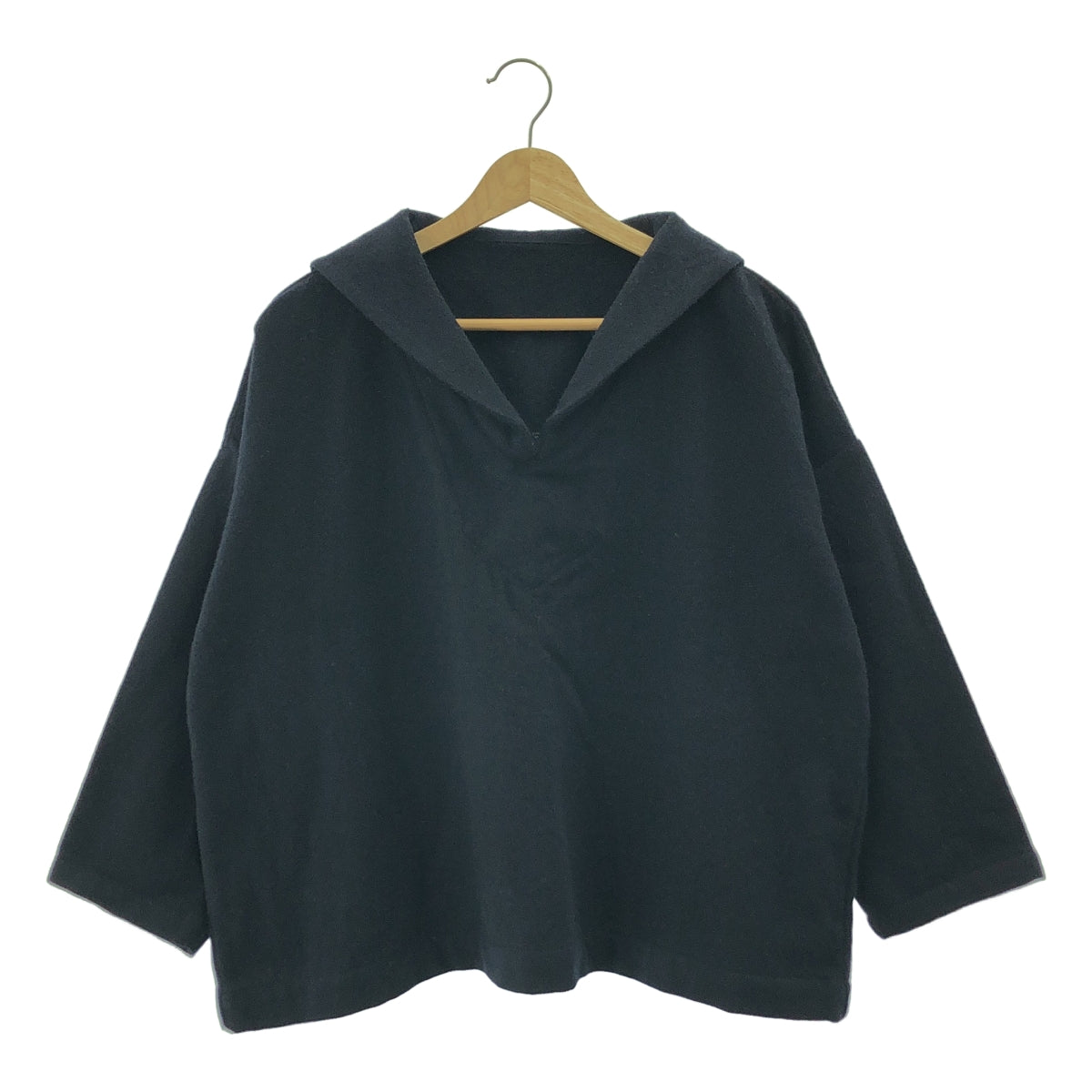 睡袍 | 羊毛水手領套頭衫 |