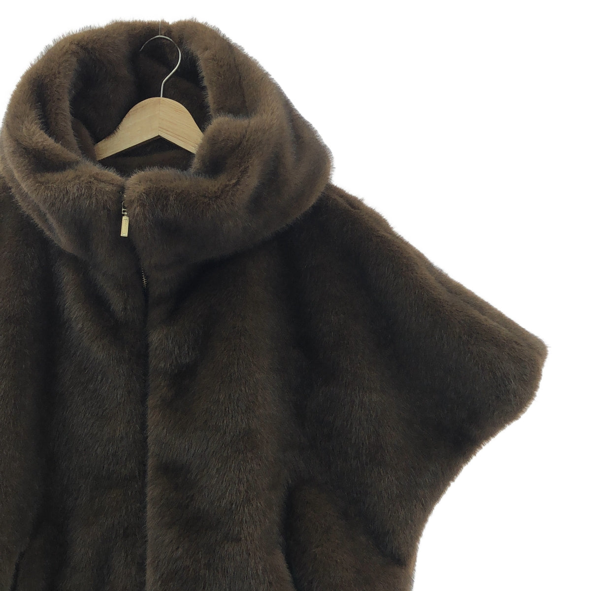 Eimee Law | 仿貂皮披肩外套 | F碼 | 女款