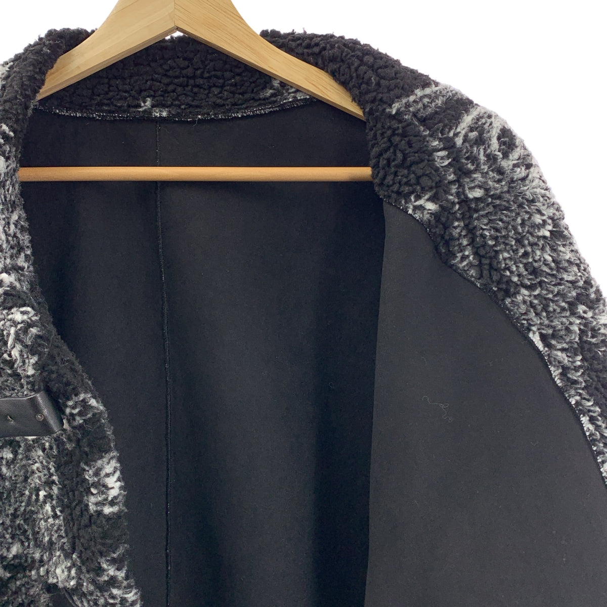 Stunning Lure | 羊毛圍巾無領外套 | 2 碼 | 黑色/白色 | 女款