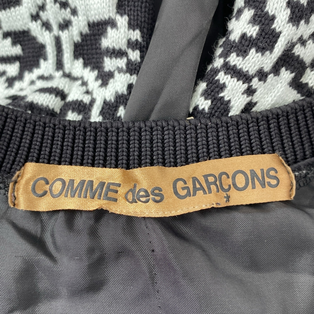 [狀況極佳] COMME des GARÇONS | 全身印花提花後開鏤空針織毛衣 | 帶襯裡 | 白色/黑色 | 女款