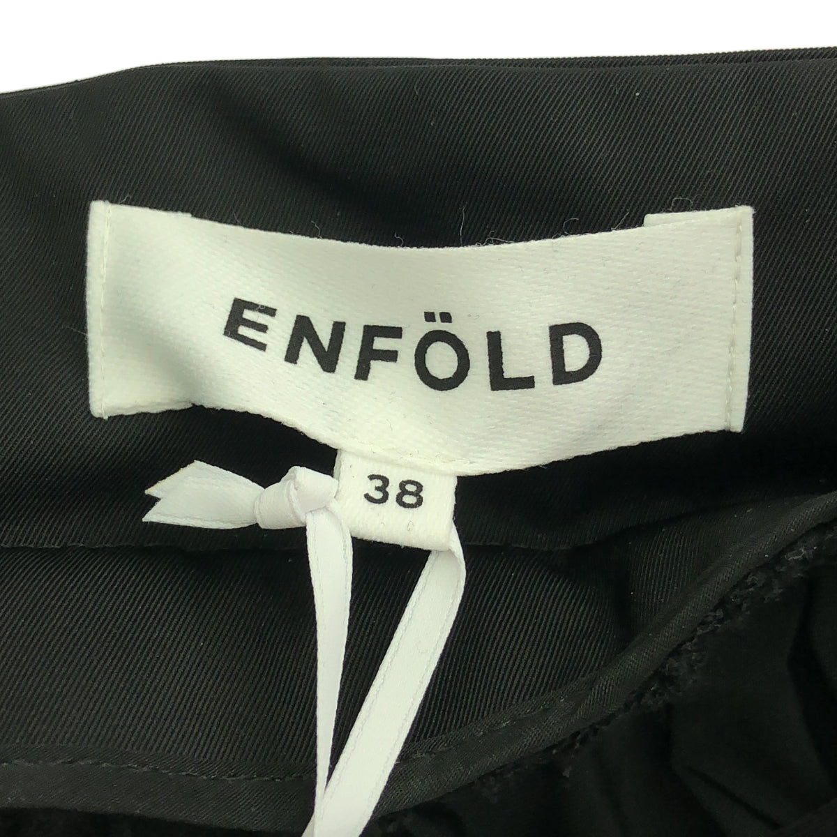 [新品] ENFOLD |記憶斜紋吊帶洋裝 |尺寸 36 |黑色 |女性的