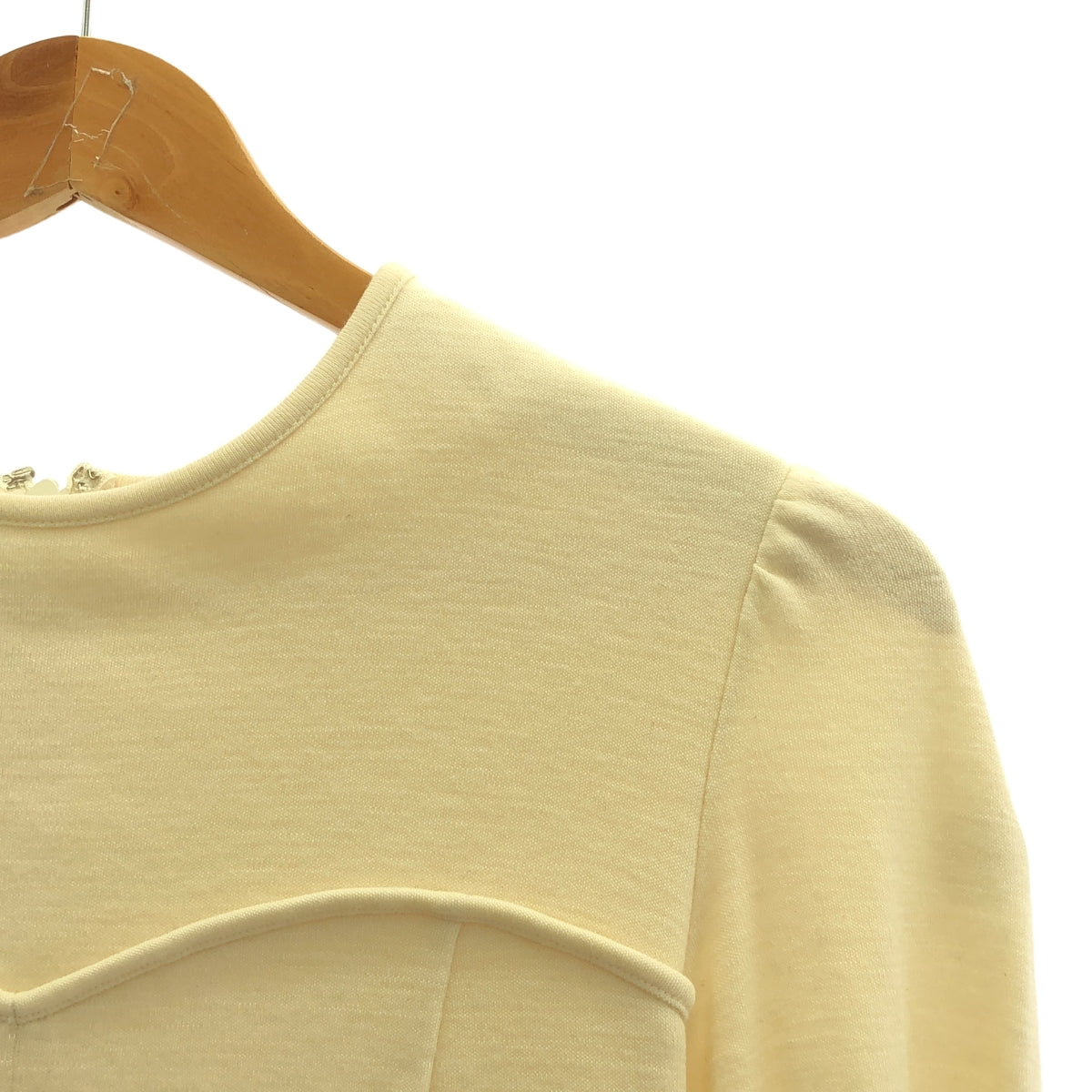 BORDERS at BALCONY / 국경 앳 발코니 | 2022AW | WEEKEND BISHOP SLEEVE TOP / 비숍 슬리브 톱 니트 | 36 | 베이지 | 여성