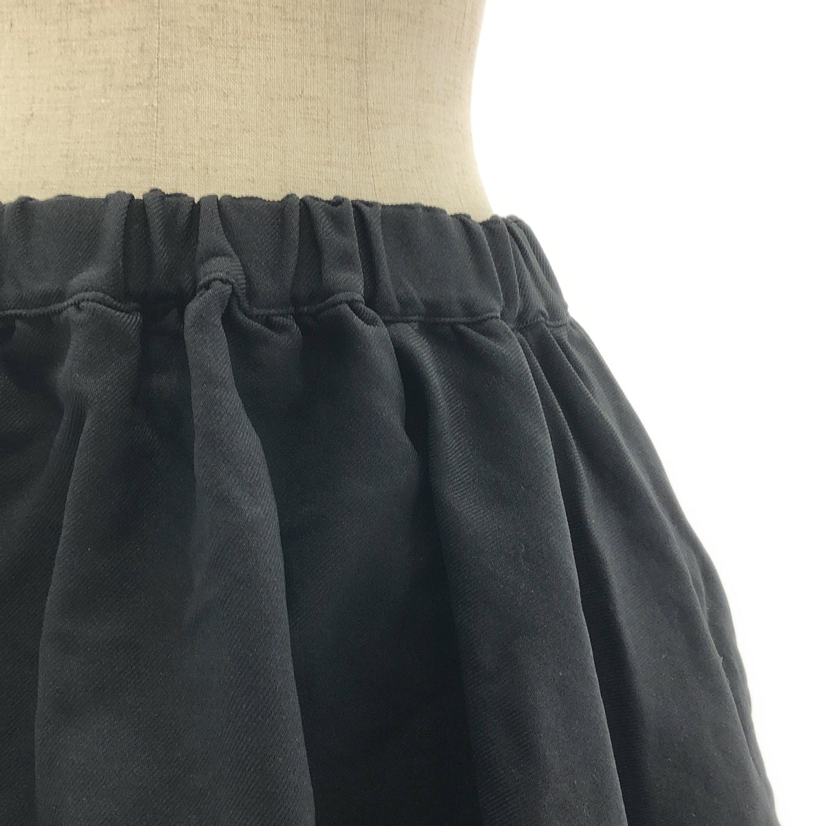 COMME des GARCONS COMME des GARCONS / Comme des | 2023SS |聚酯縮水變形抽繩罩裙 | XS |黑色|女性的