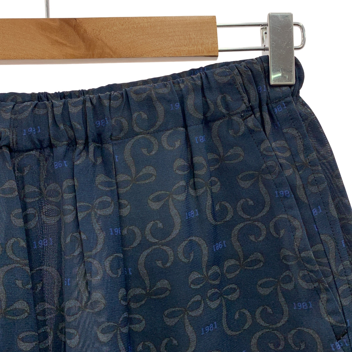 COMME des GARÇONS | 經編針織布料2020春夏 |人造絲全印花抽繩鬆緊腰休閒褲| SHOPBOP