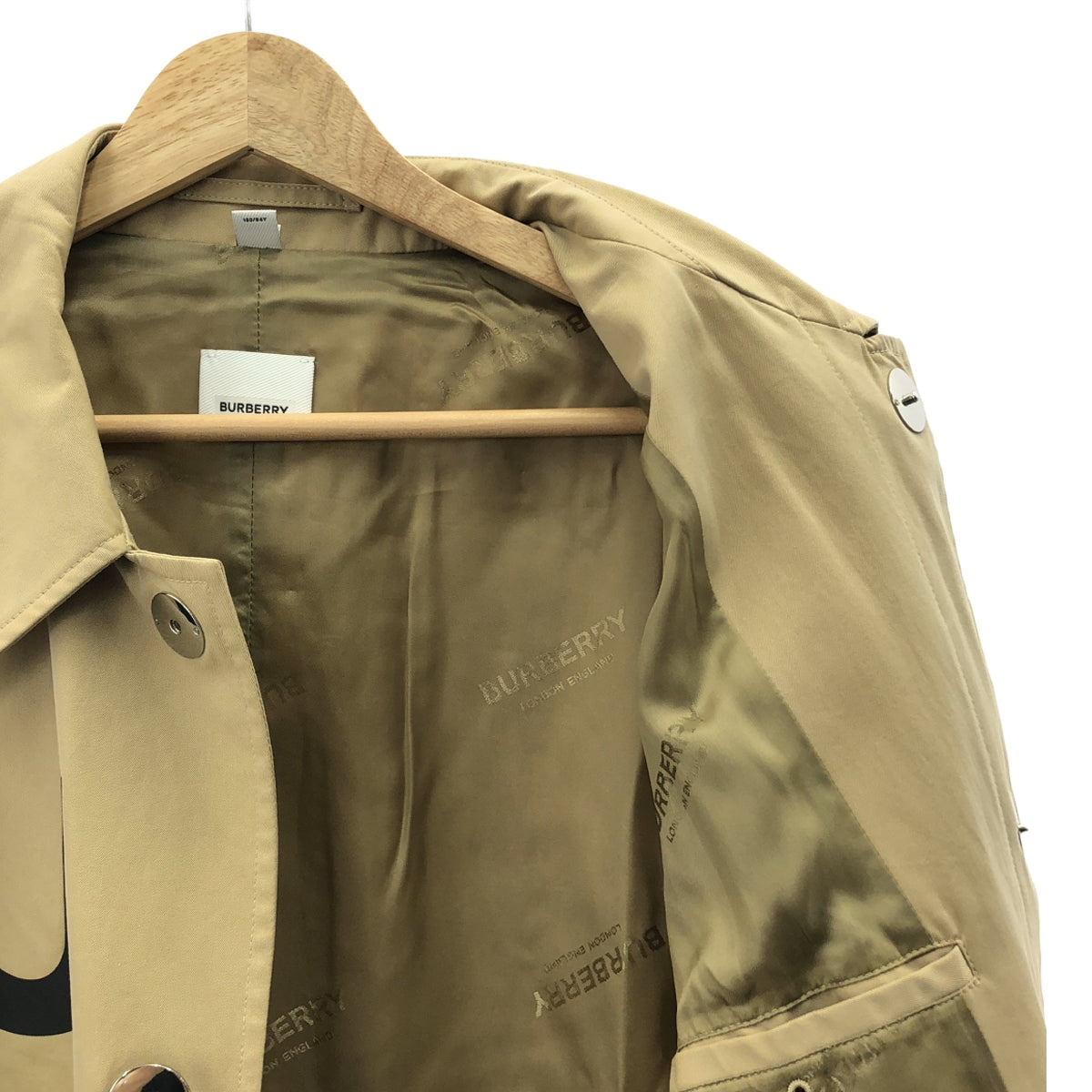 【미품】 BURBERRY LONDON ENGLAND / 버버리 런던 영국 | 호스 페리 / 스텐 컬러 오버 코트 / 로고 총 안감 | 44 | 베이지 | 남성
